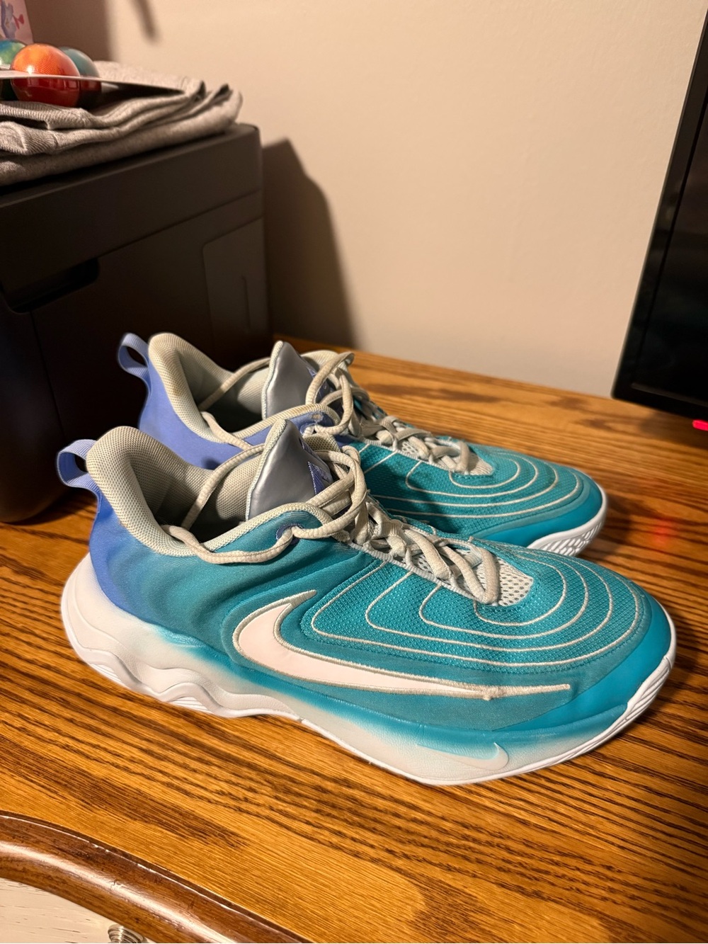 Nike Kids Teal & Blue Gradient Basketball Shoes with White Swoosh
